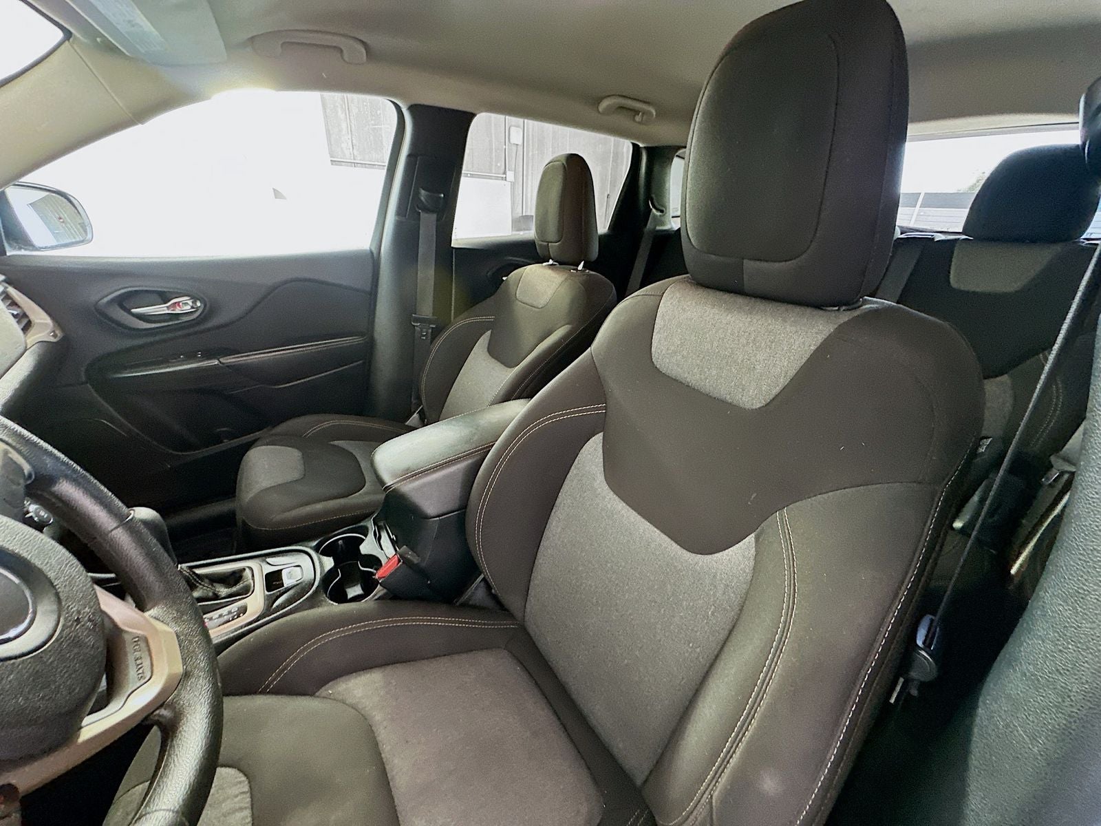 2016 Jeep Cherokee Sport