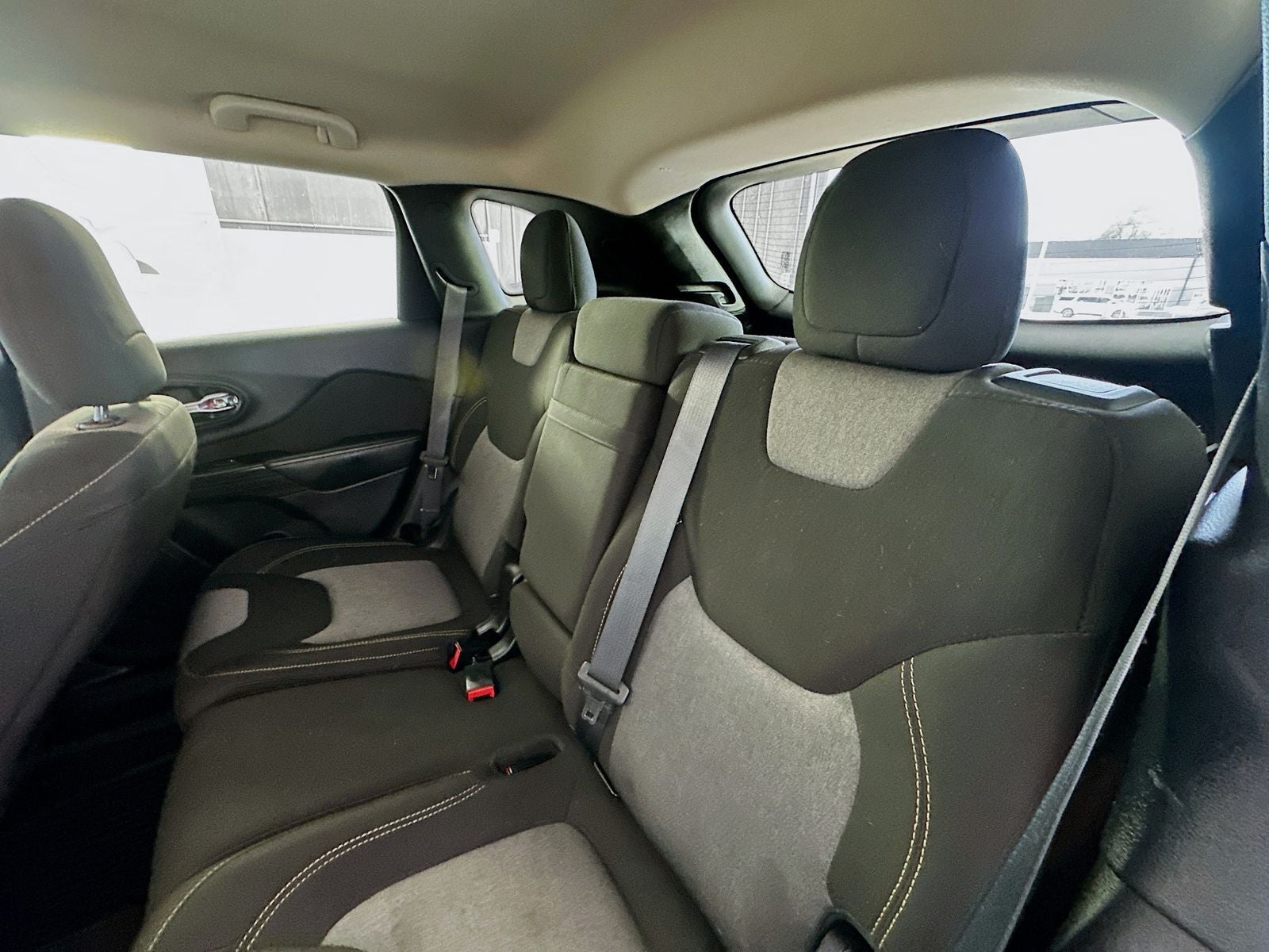 2016 Jeep Cherokee Sport