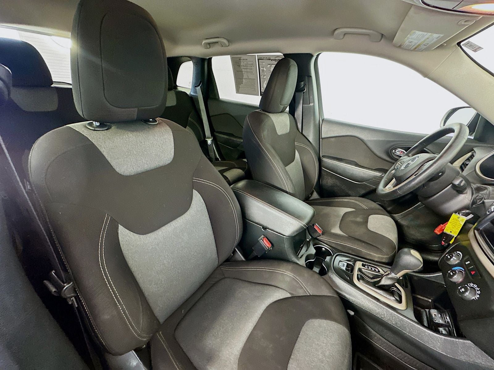 2016 Jeep Cherokee Sport