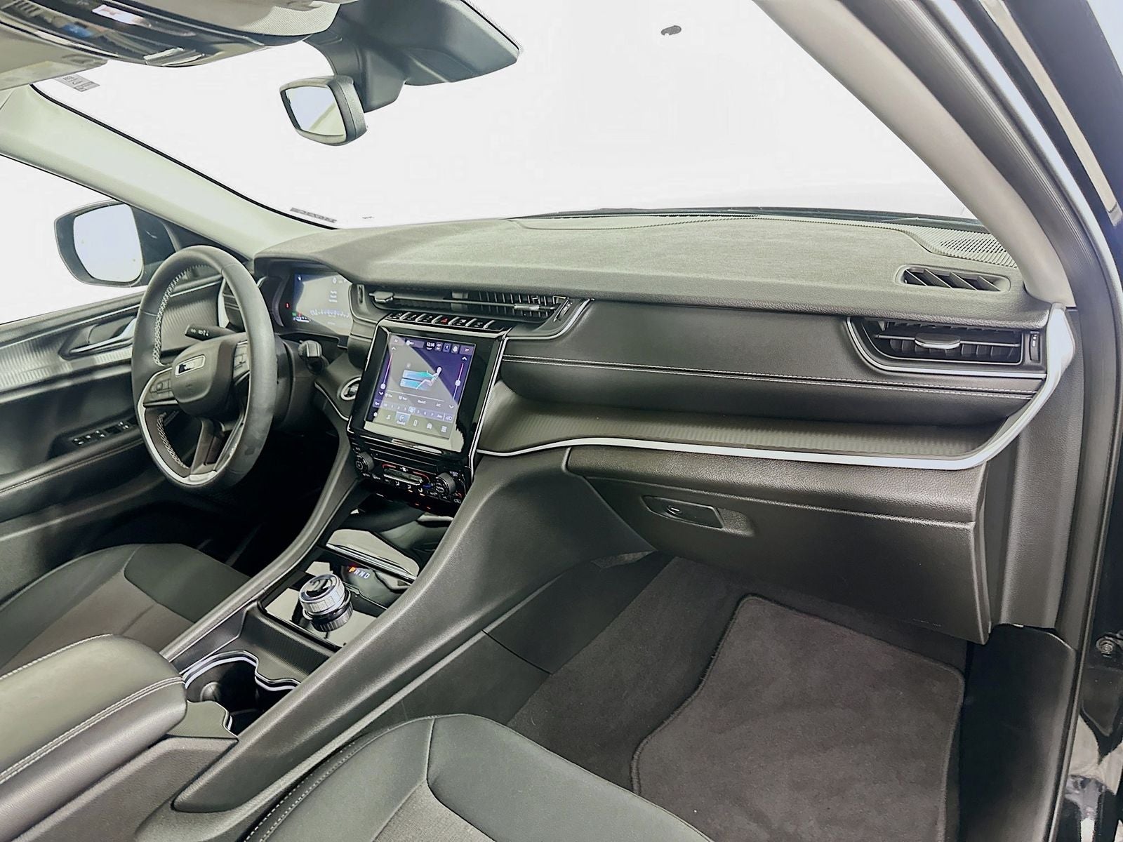 2023 Jeep Grand Cherokee Laredo X 4x4