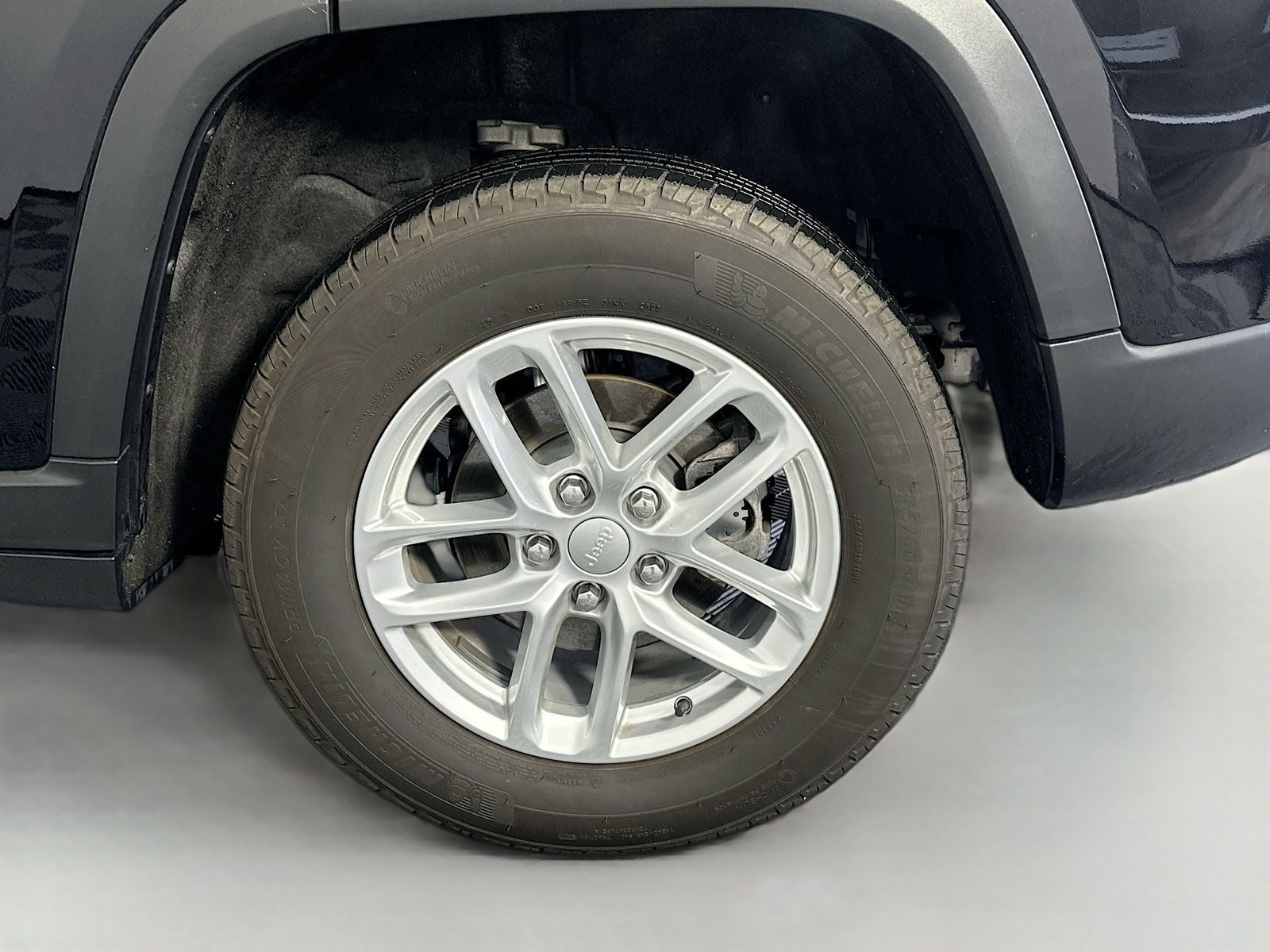 2023 Jeep Grand Cherokee Laredo X 4x4