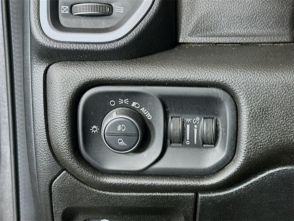 2019 RAM 1500 Big Horn/Lone Star Crew Cab 4x4 5'7' Box