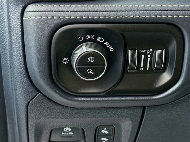 2021 RAM 1500 Limited Crew Cab 4x4 5'7' Box