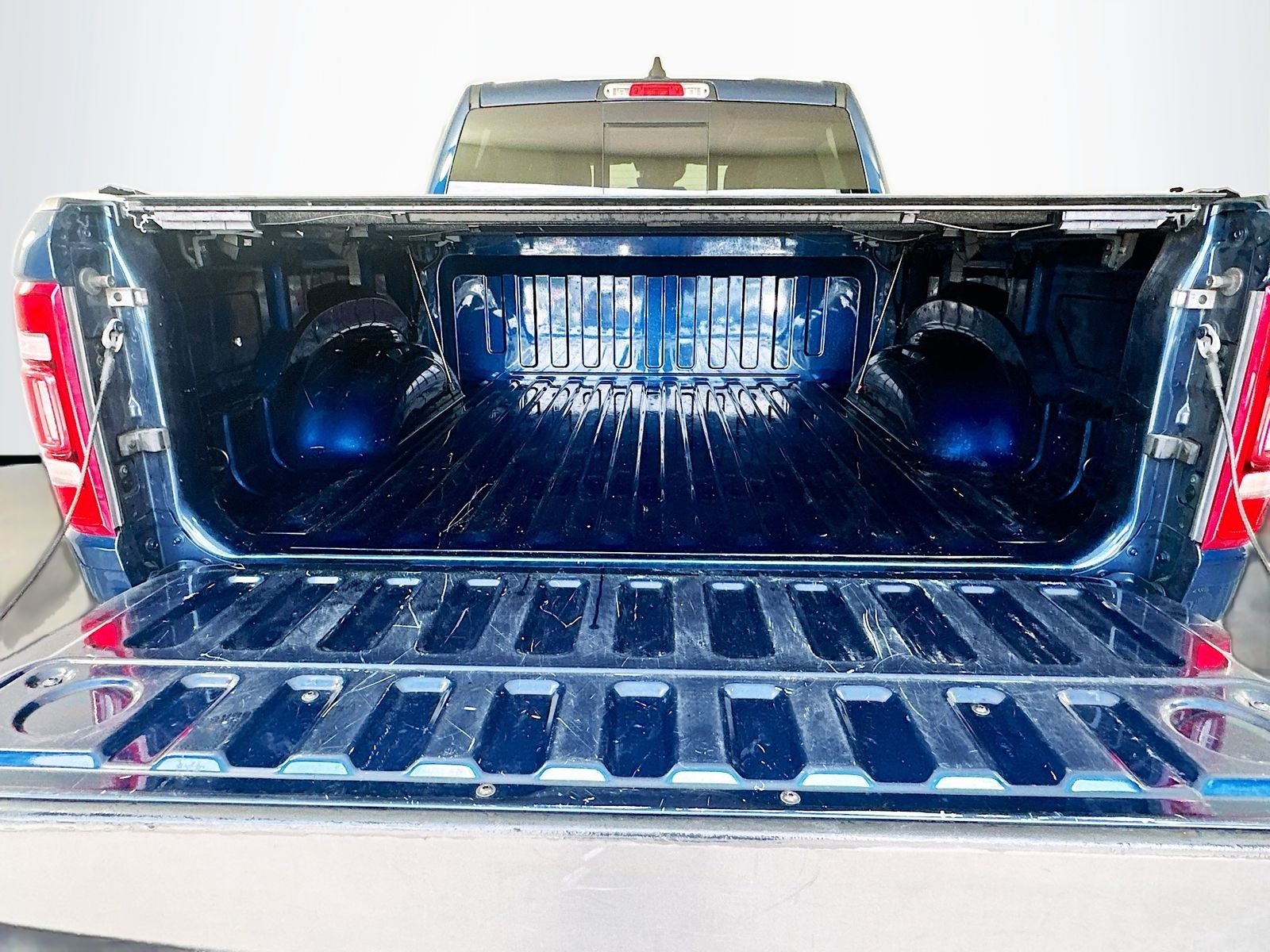 2023 RAM 1500 Laramie Crew Cab 4x4 5'7' Box