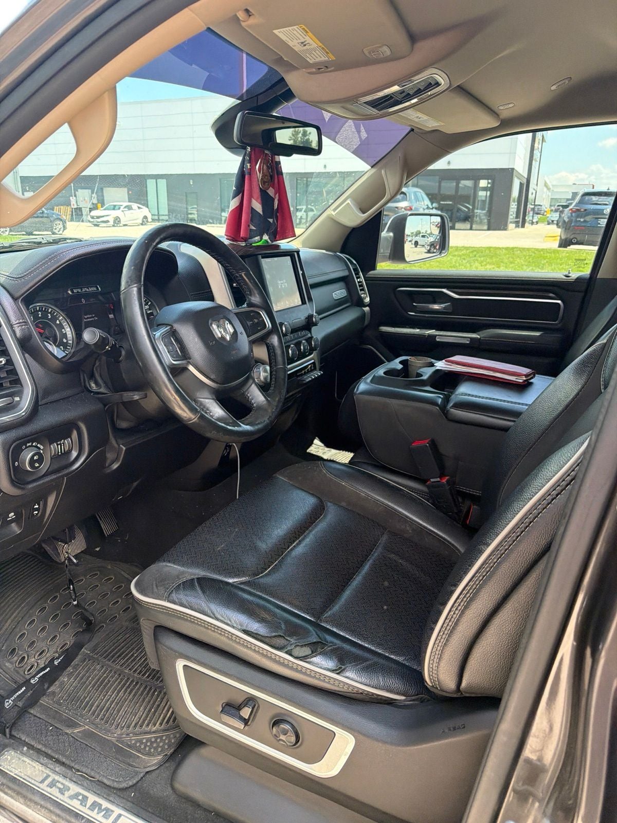 2020 RAM 1500 Laramie Crew Cab 4x4 5'7' Box