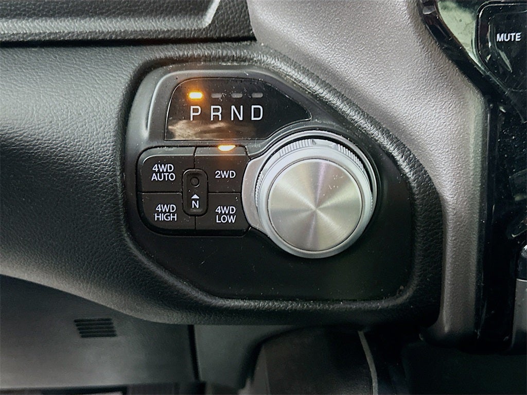 2020 RAM 1500 Laramie Crew Cab 4x4 5'7' Box