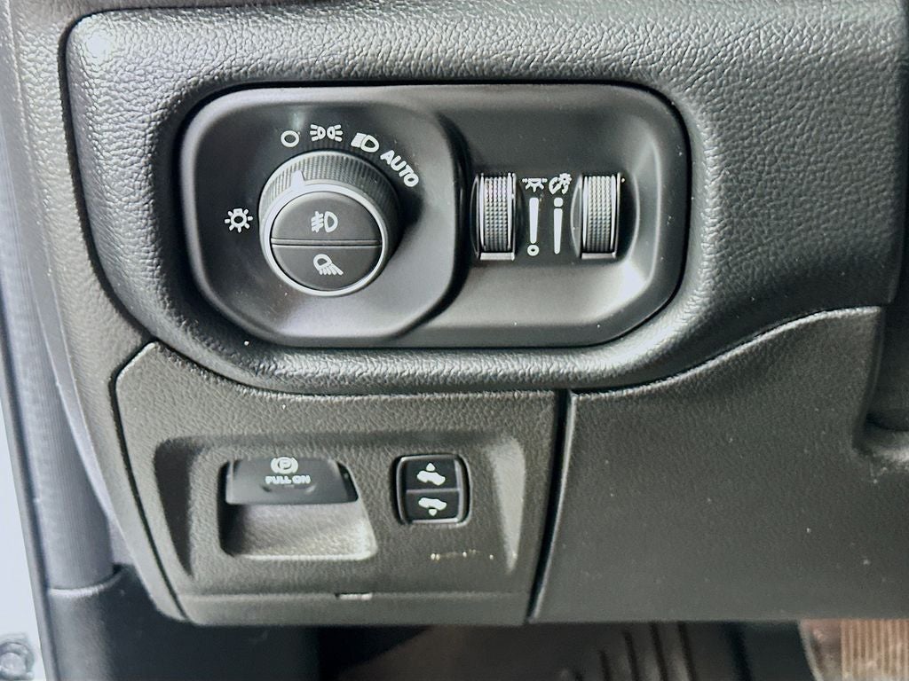 2019 RAM 1500 Rebel Crew Cab 4x4 5'7' Box