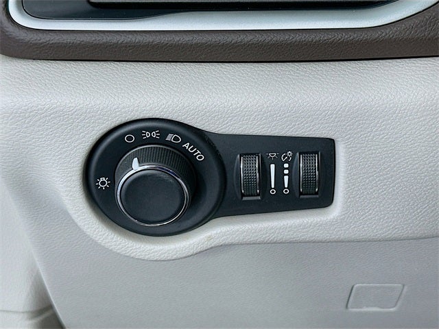 2020 Chrysler Voyager LX