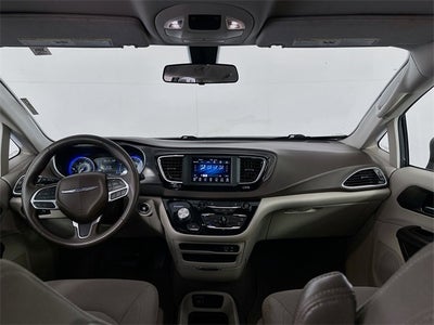 2020 Chrysler Voyager LX