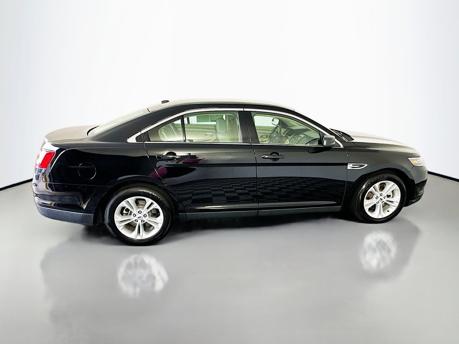 2018 Ford Taurus SE