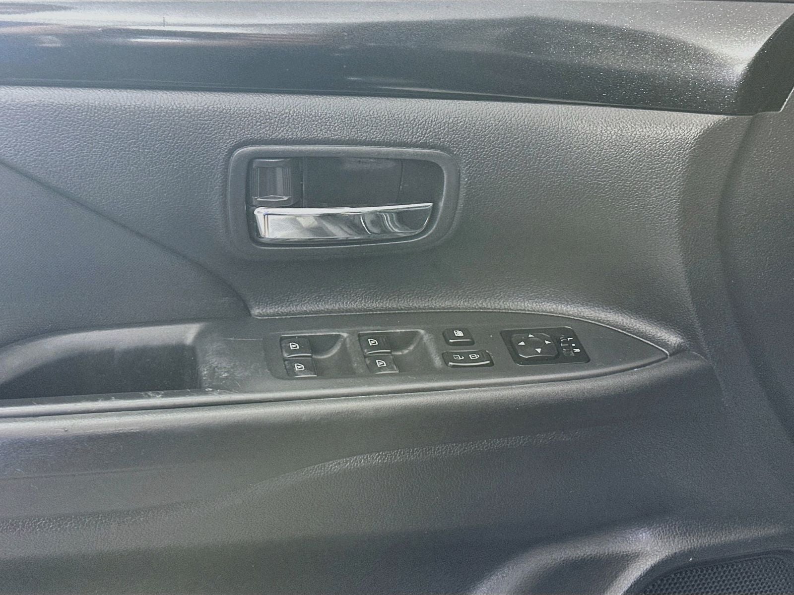 2020 Mitsubishi Outlander ES
