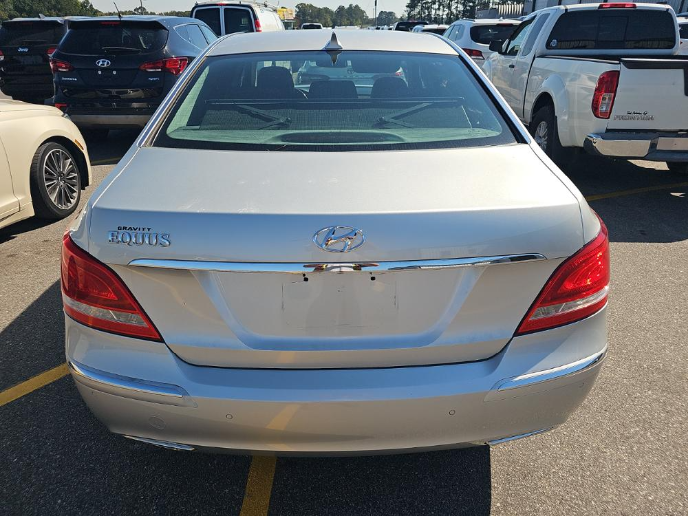 2011 Hyundai Equus Signature