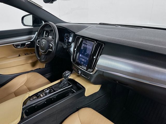 2017 Volvo S90 T6 Momentum