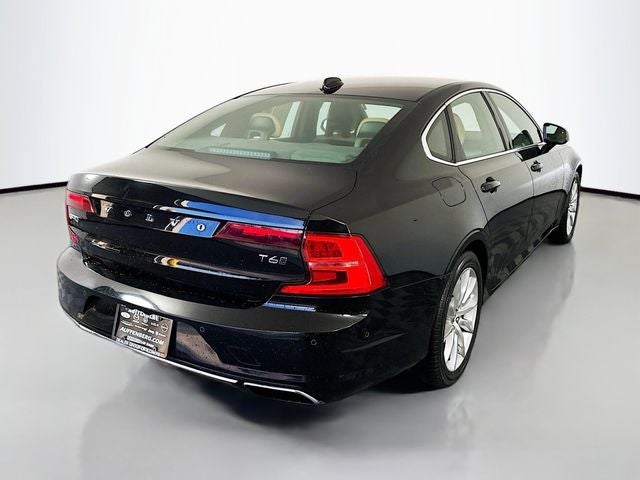 2017 Volvo S90 T6 Momentum