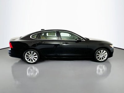 2017 Volvo S90 T6 Momentum