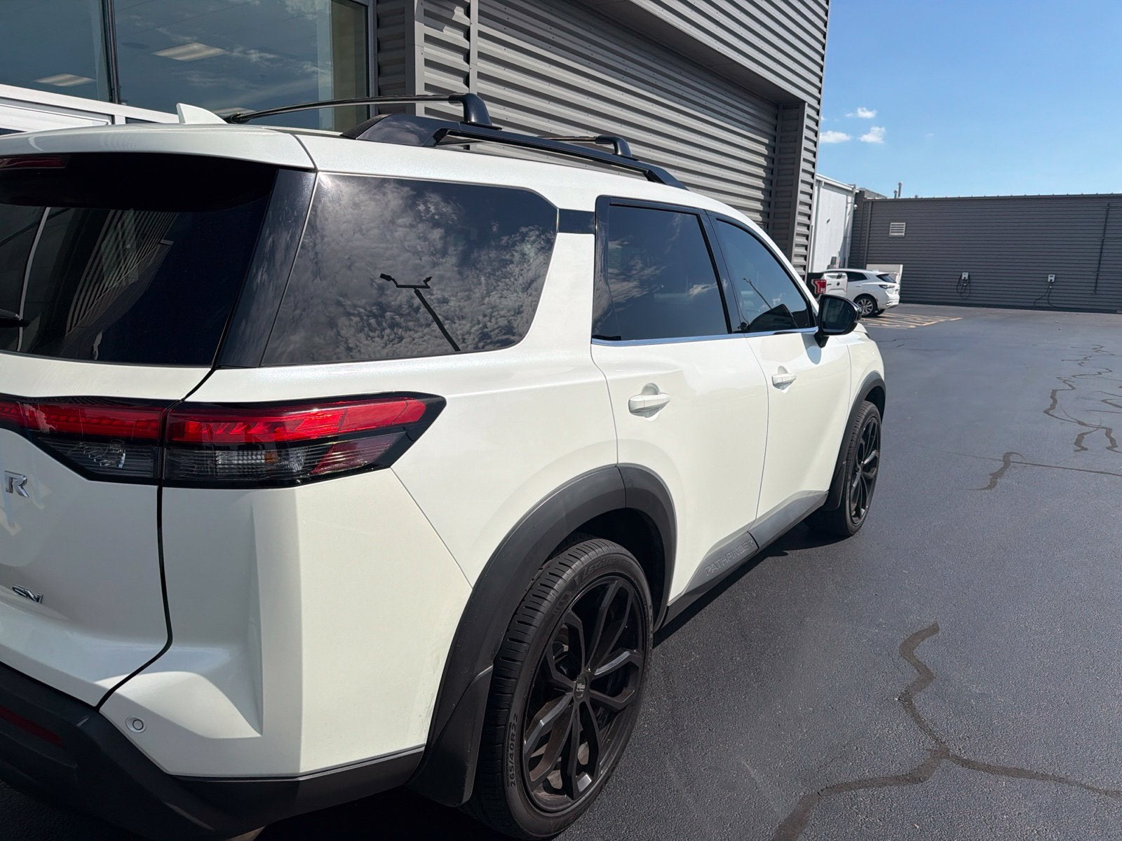 2022 Nissan Pathfinder SV