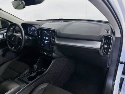 2020 Volvo XC40 Momentum