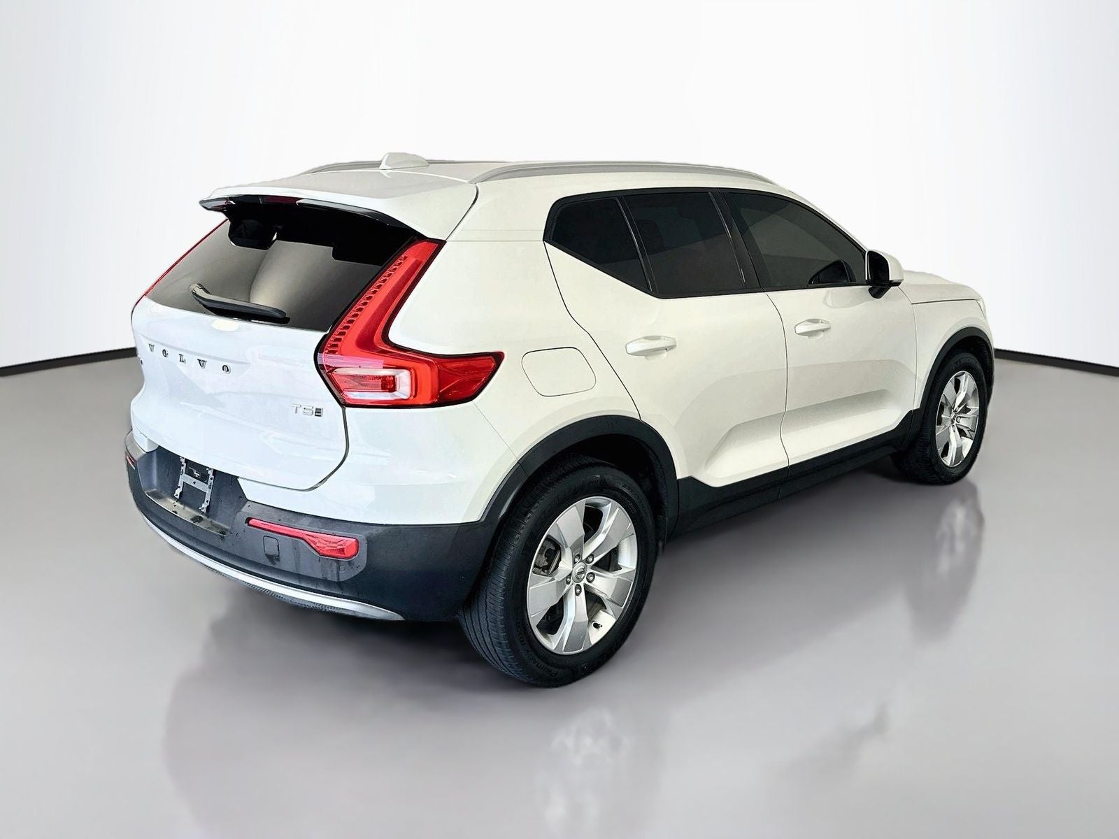 2020 Volvo XC40 Momentum