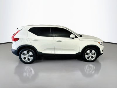 2020 Volvo XC40 Momentum