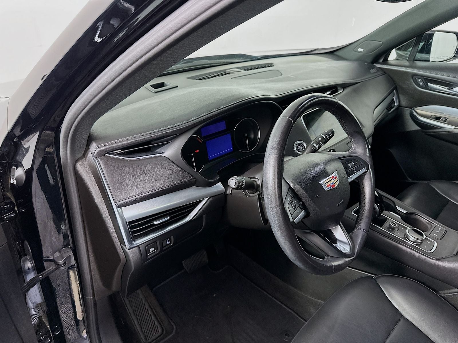 2022 Cadillac XT4 Premium Luxury