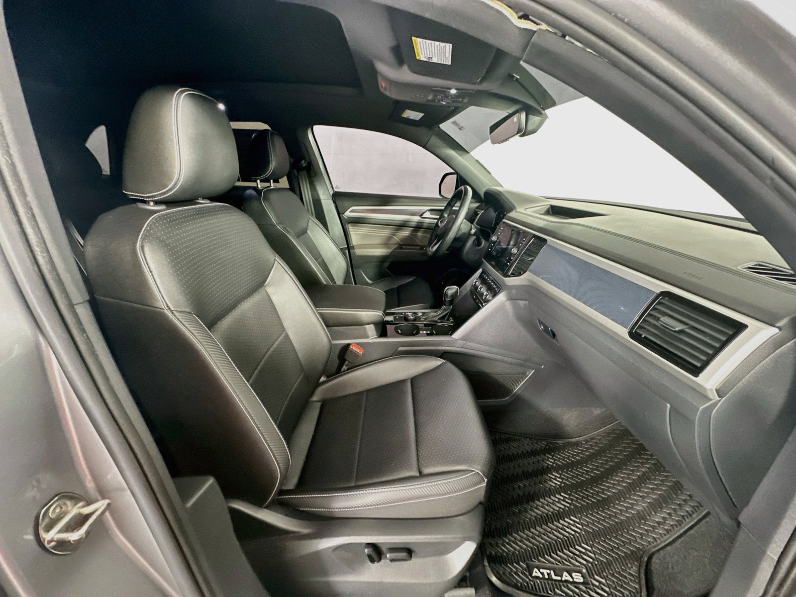 2023 Volkswagen Atlas Cross Sport 2.0T SEL R-Line Black