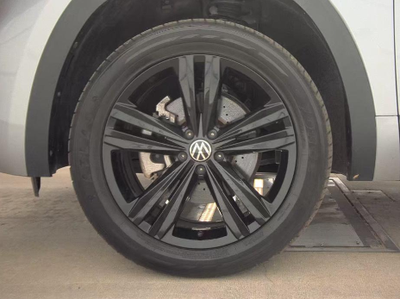 2023 Volkswagen Atlas Cross Sport 2.0T SEL R-Line Black