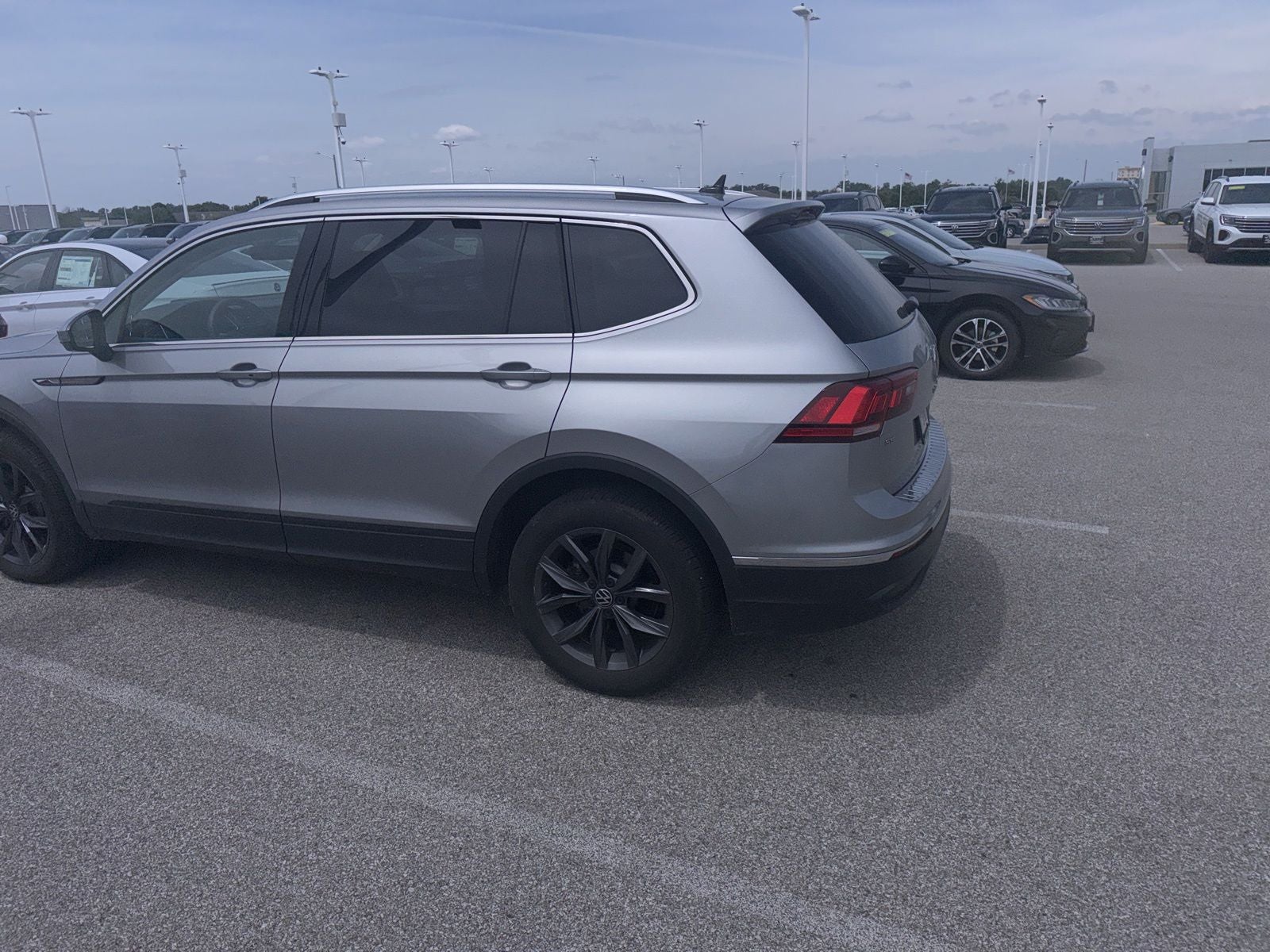 2022 Volkswagen Tiguan SE