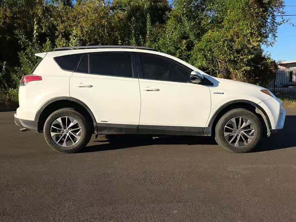 2018 Toyota RAV4 Hybrid LE