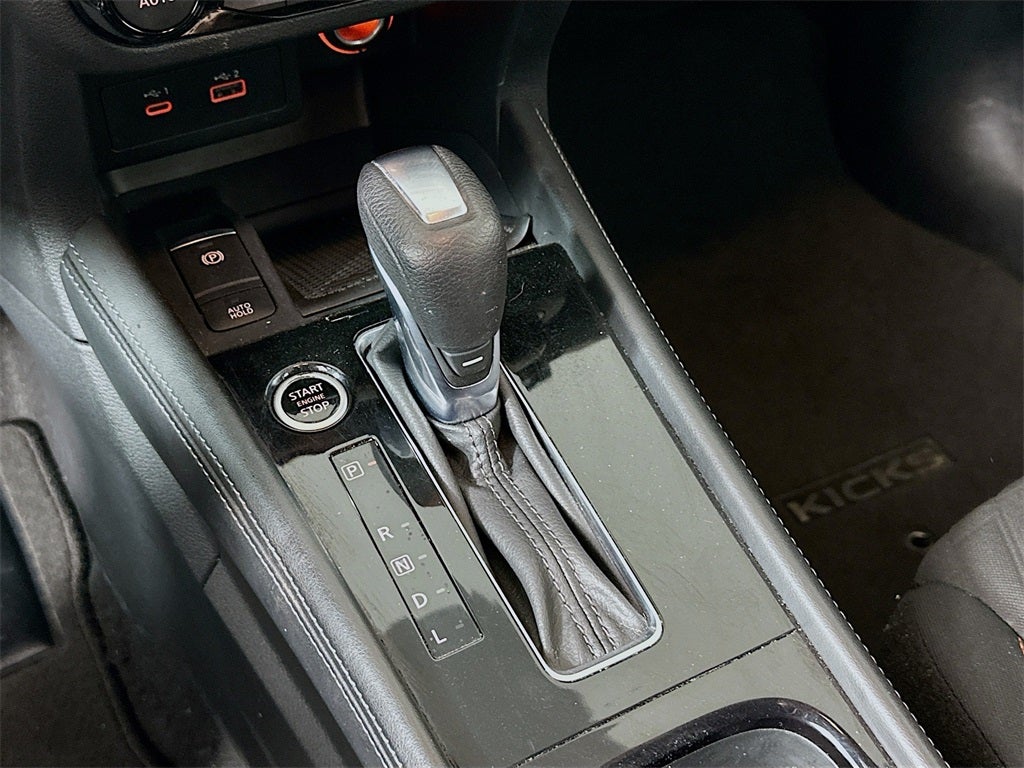 2022 Nissan Kicks SR